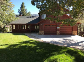 Koselig Cabin W Hot Tub, Fireplace & Central AC Big Bear Lake